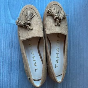Tahari Girl Soft Beige Loafter Size 7